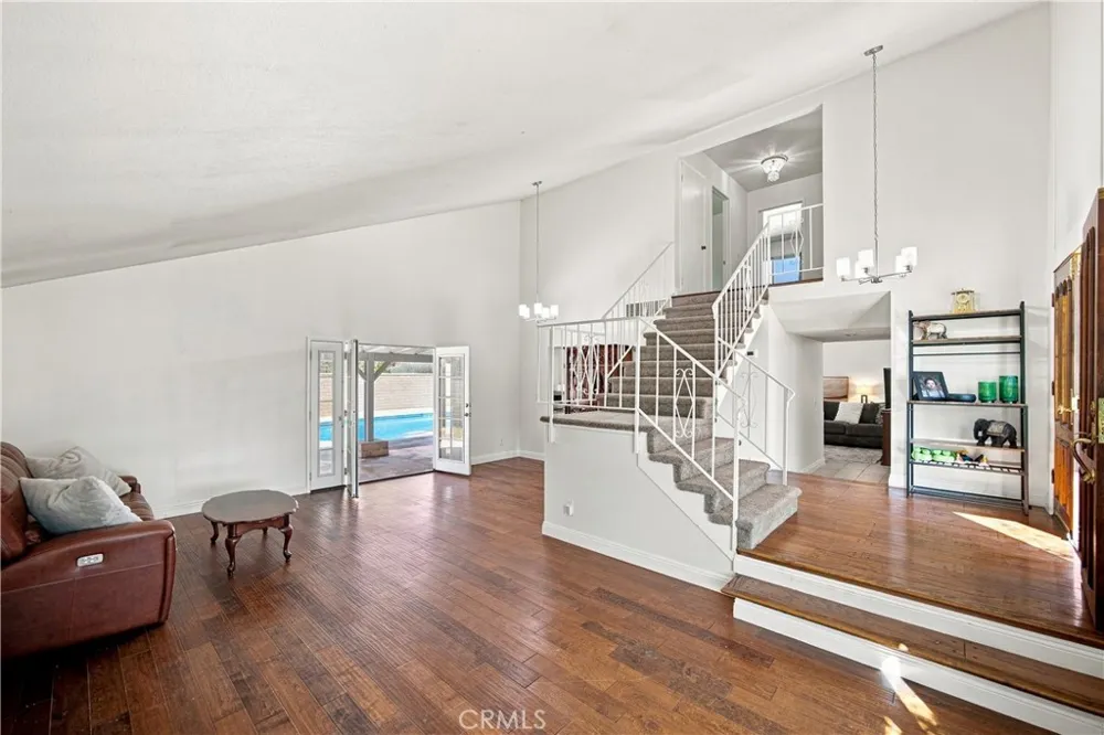 23002 La Granja Valencia, CA 91354