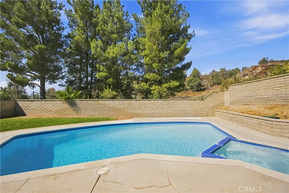 23002 La Granja Valencia, CA 91354