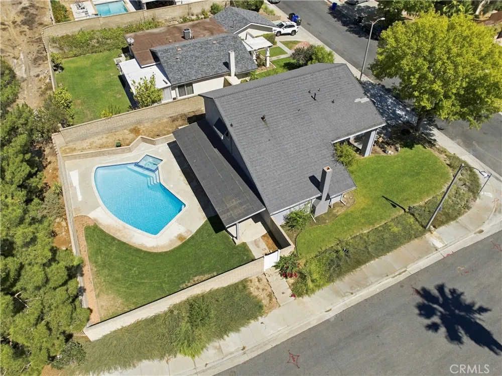 23002 La Granja Valencia, CA 91354