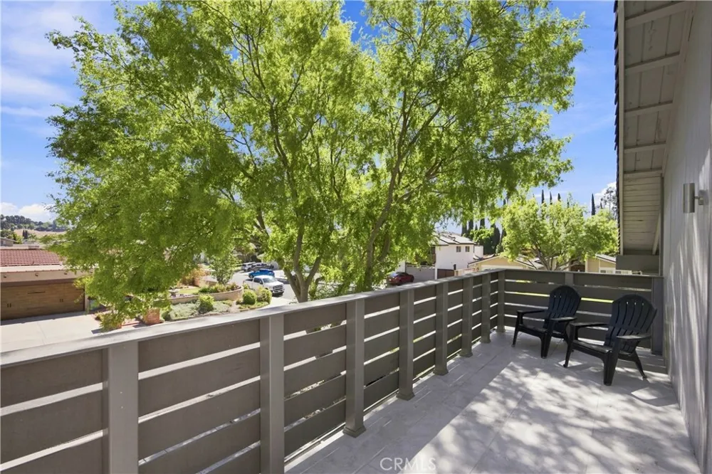 23002 La Granja Valencia, CA 91354