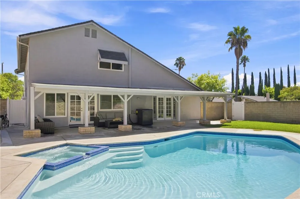 23002 La Granja Valencia, CA 91354