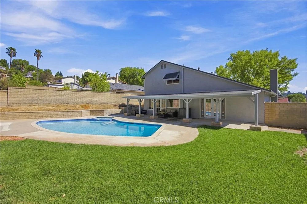 23002 La Granja Valencia, CA 91354