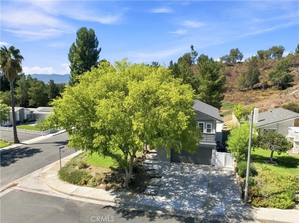 23002 La Granja Valencia, CA 91354