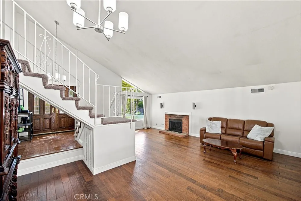 23002 La Granja Valencia, CA 91354