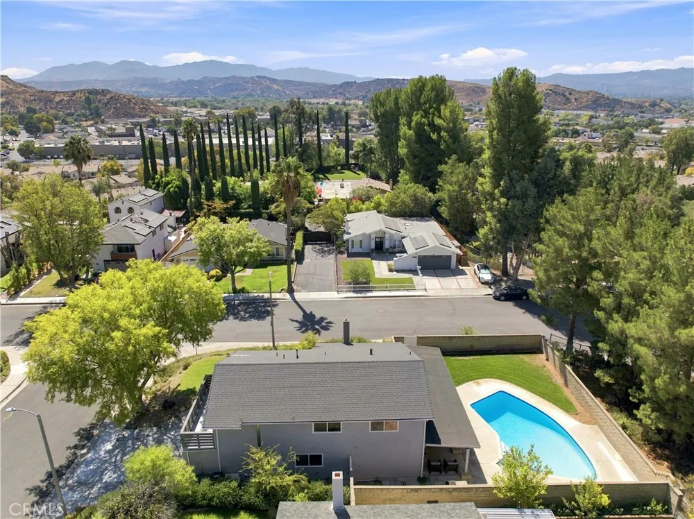 23002 La Granja Valencia, CA 91354