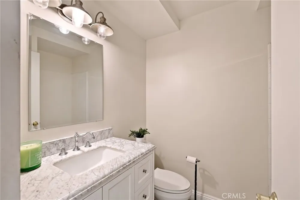 23002 La Granja Valencia, CA 91354