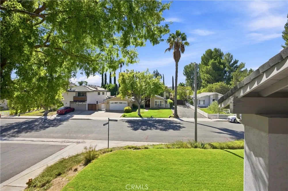 23002 La Granja Valencia, CA 91354