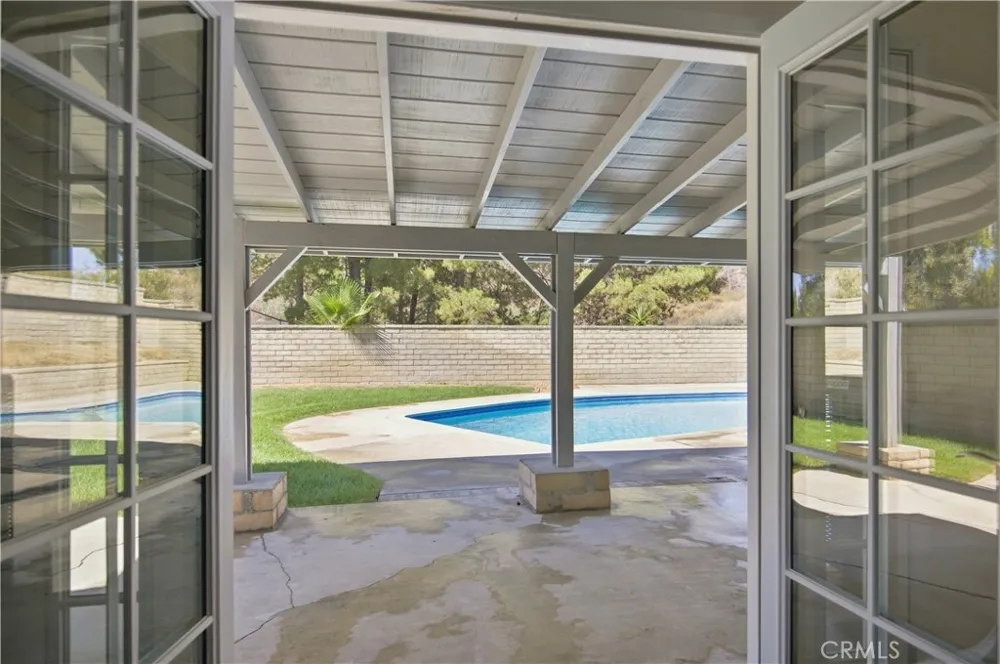 23002 La Granja Valencia, CA 91354