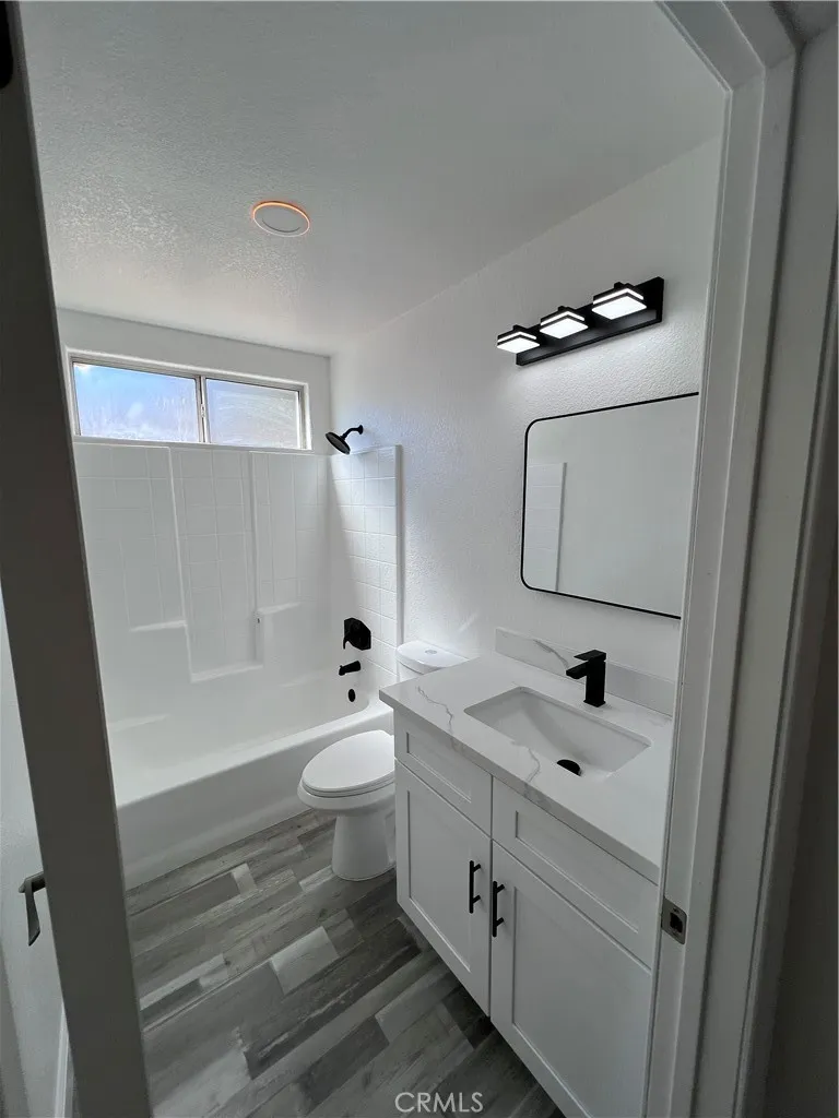 11490 4th Hesperia, CA 92345