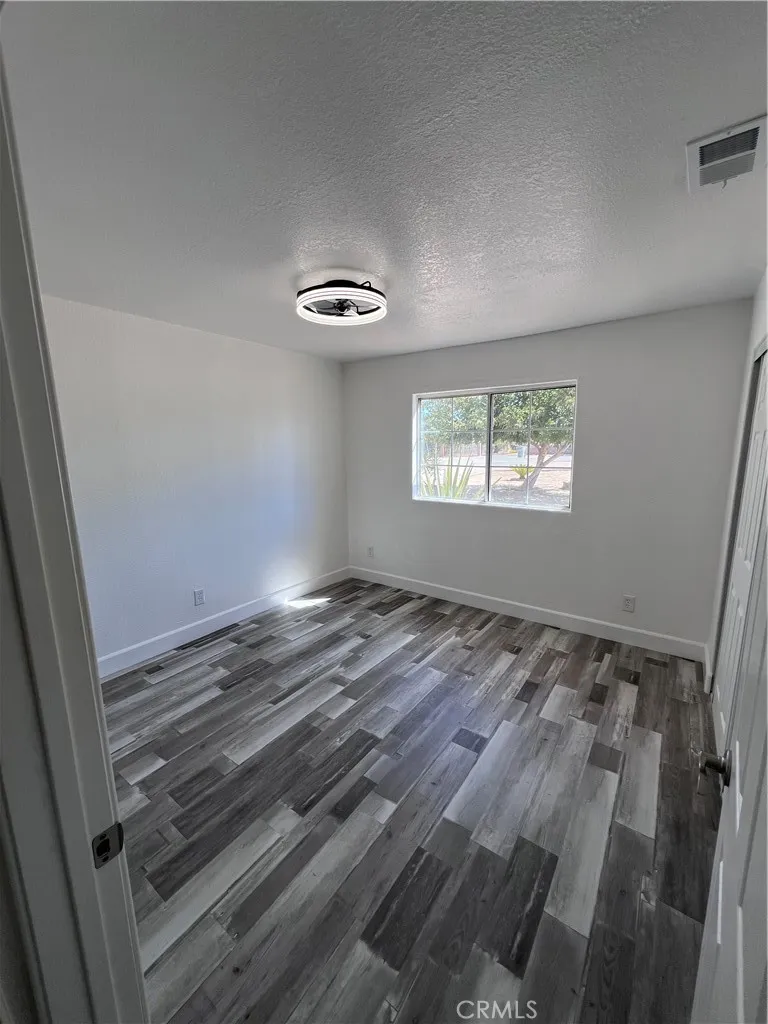 11490 4th Hesperia, CA 92345