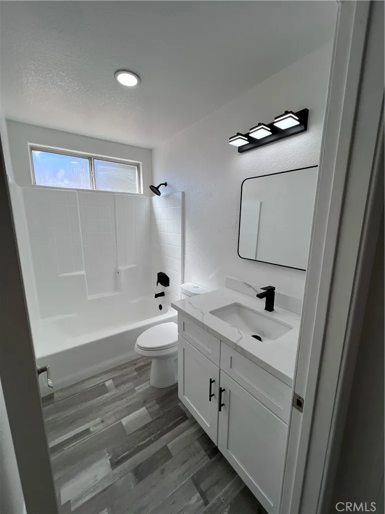 11490 4th Hesperia, CA 92345