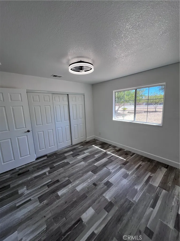 11490 4th Hesperia, CA 92345