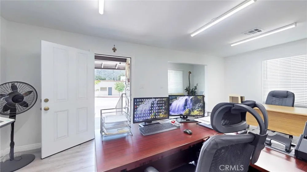 6851 Foothill Boulevard Tujunga, CA 91042