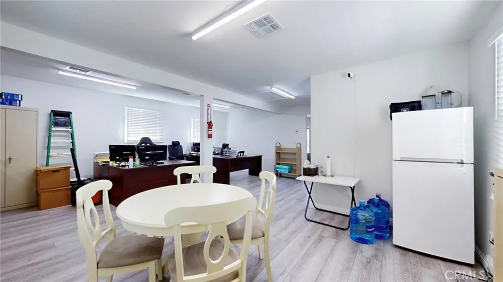 6851 Foothill Boulevard Tujunga, CA 91042