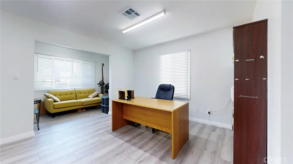 6851 Foothill Boulevard Tujunga, CA 91042