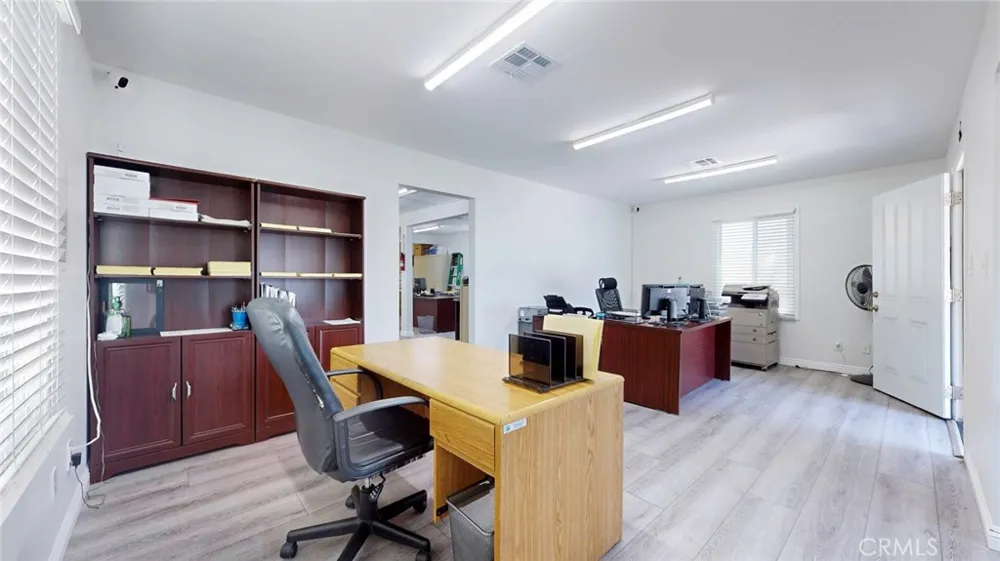 6851 Foothill Boulevard Tujunga, CA 91042