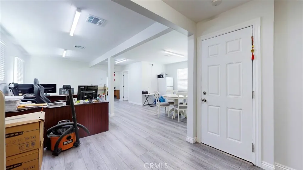 6851 Foothill Boulevard Tujunga, CA 91042