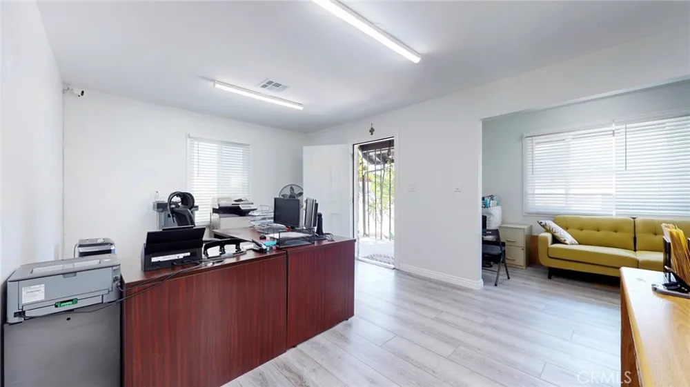 6851 Foothill Boulevard Tujunga, CA 91042
