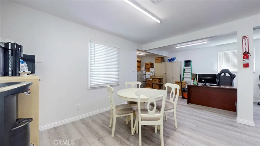 6851 Foothill Boulevard Tujunga, CA 91042