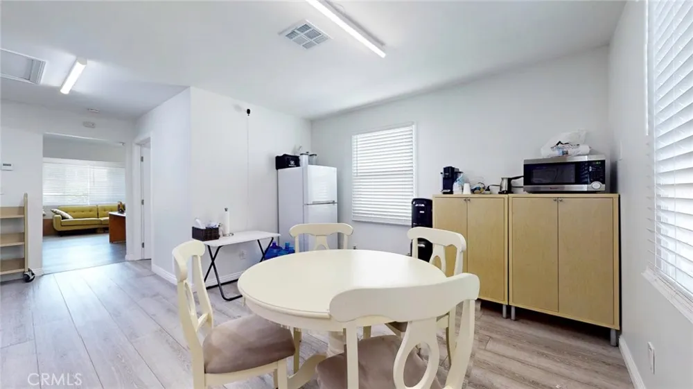 6851 Foothill Boulevard Tujunga, CA 91042
