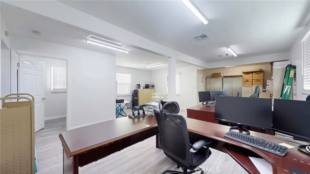 6851 Foothill Boulevard Tujunga, CA 91042
