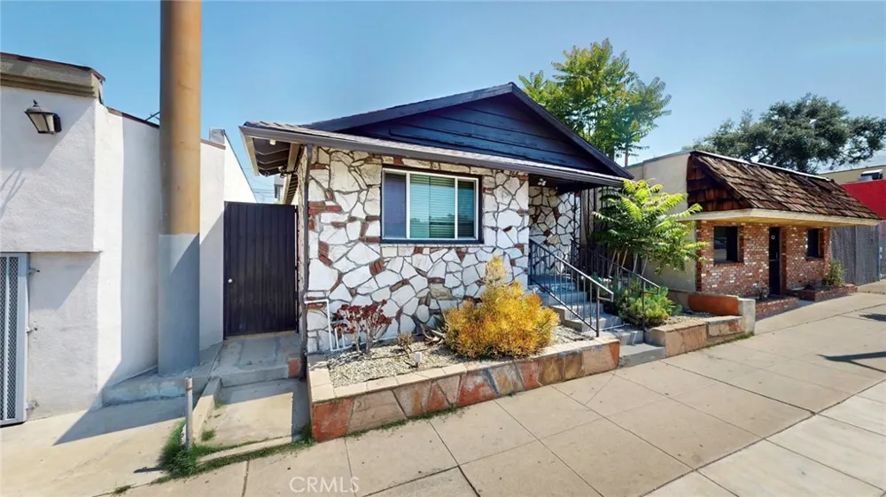 6851 Foothill Boulevard Tujunga, CA 91042