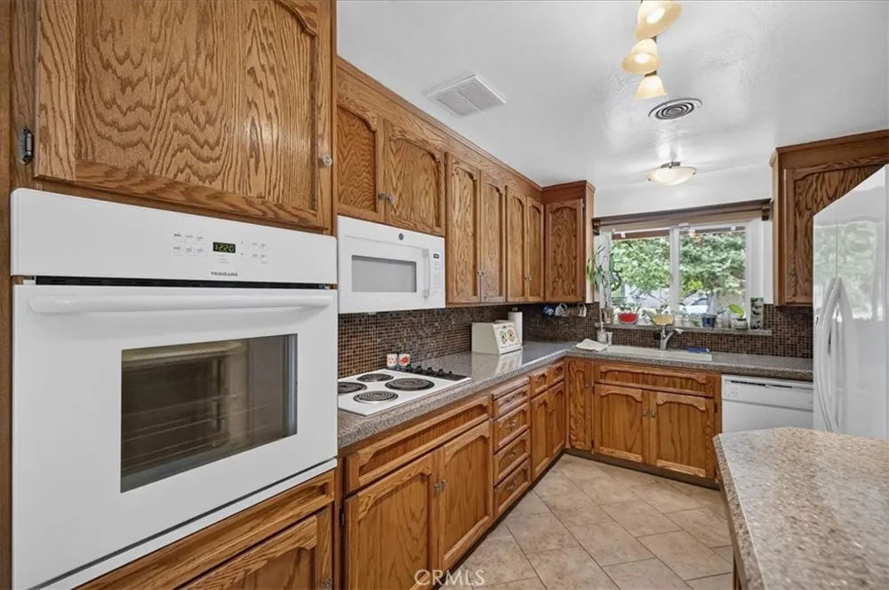 304 Ventura Avenue Gerber, CA 96035