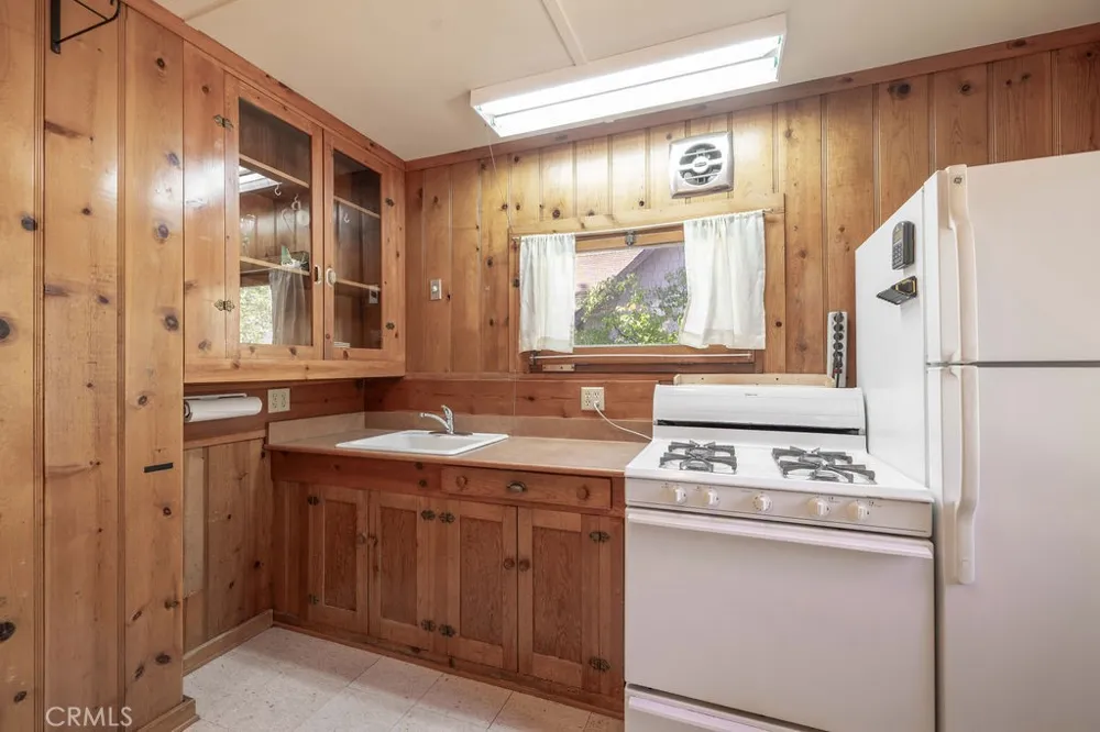 1122 Illini Fawnskin, CA 92333