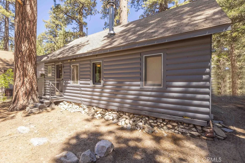 1122 Illini Fawnskin, CA 92333