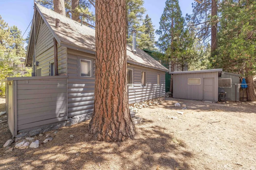 1122 Illini Fawnskin, CA 92333