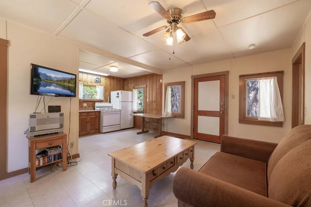 1122 Illini Fawnskin, CA 92333