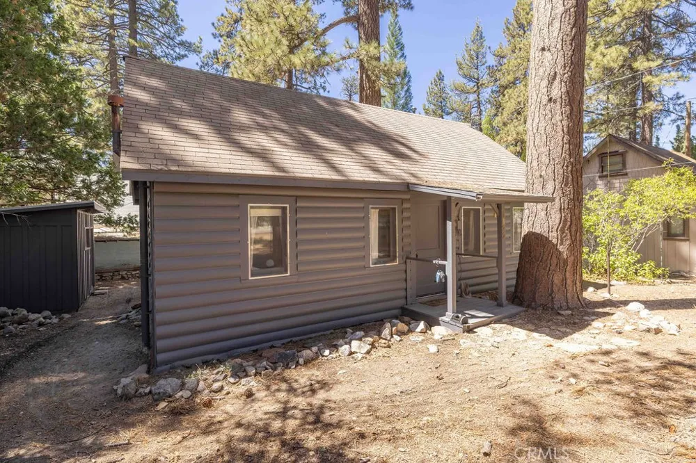 1122 Illini Fawnskin, CA 92333