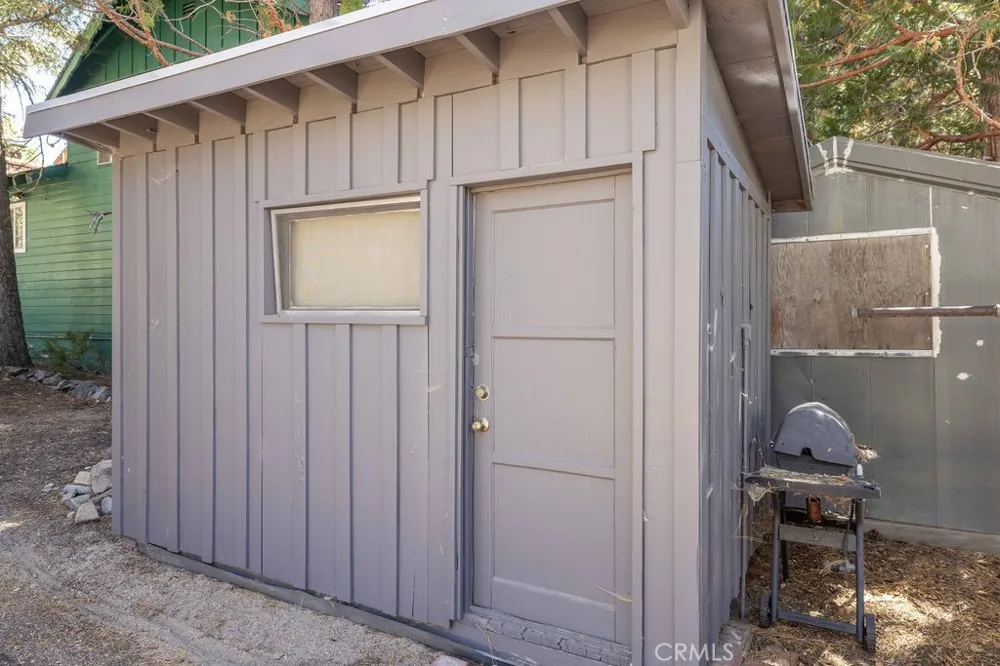 1122 Illini Fawnskin, CA 92333