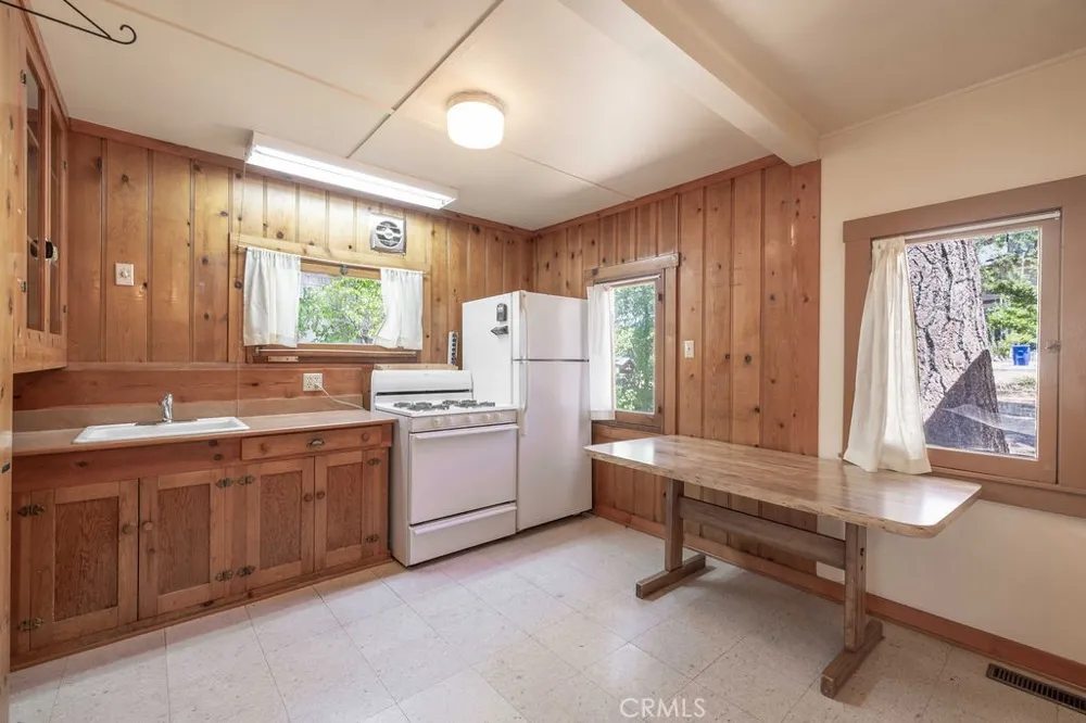1122 Illini Fawnskin, CA 92333