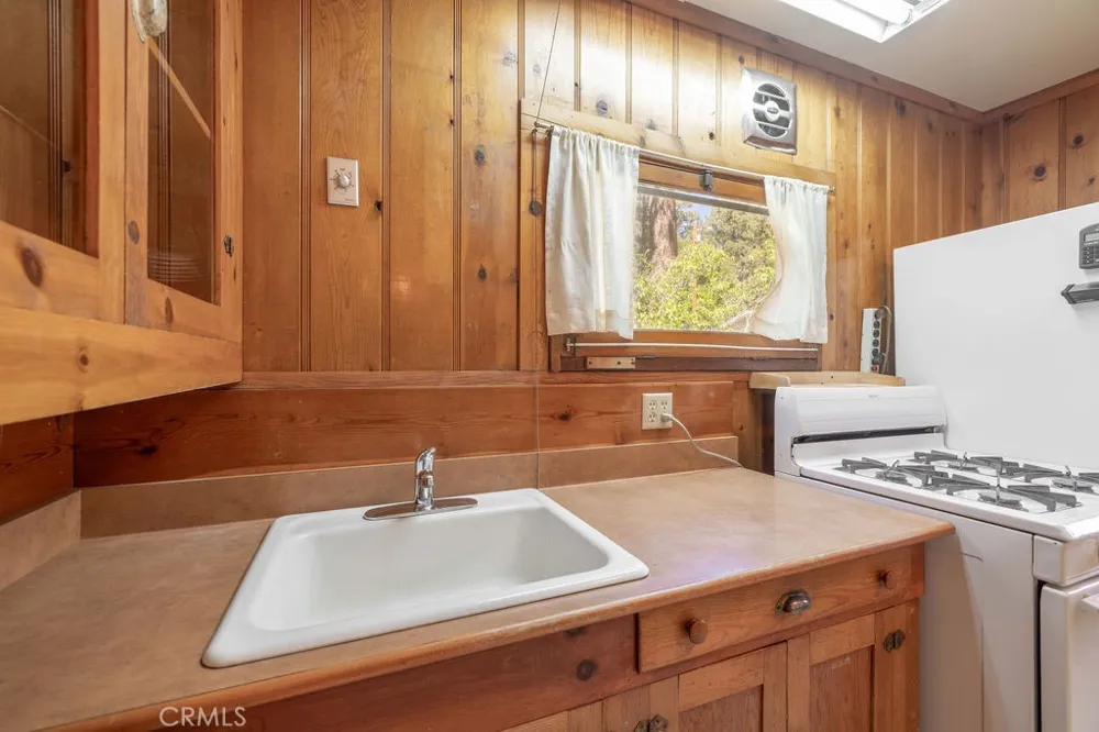 1122 Illini Fawnskin, CA 92333