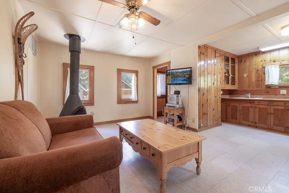 1122 Illini Fawnskin, CA 92333