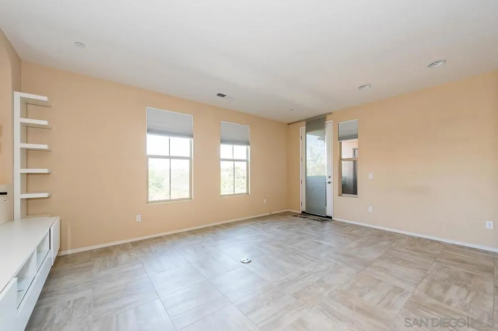 11130 Taloncrest way #19 San Diego, CA 92126