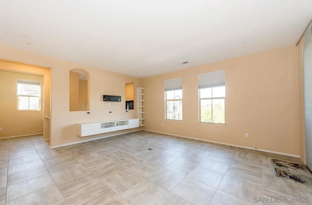 11130 Taloncrest way #19 San Diego, CA 92126