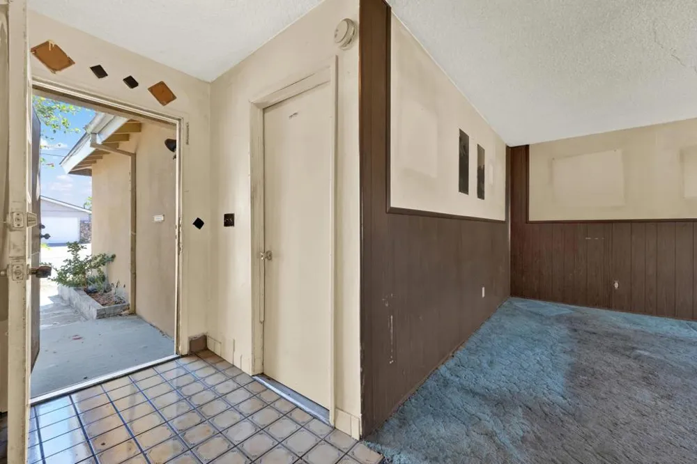 138 Old Oak San Diego, CA 92114