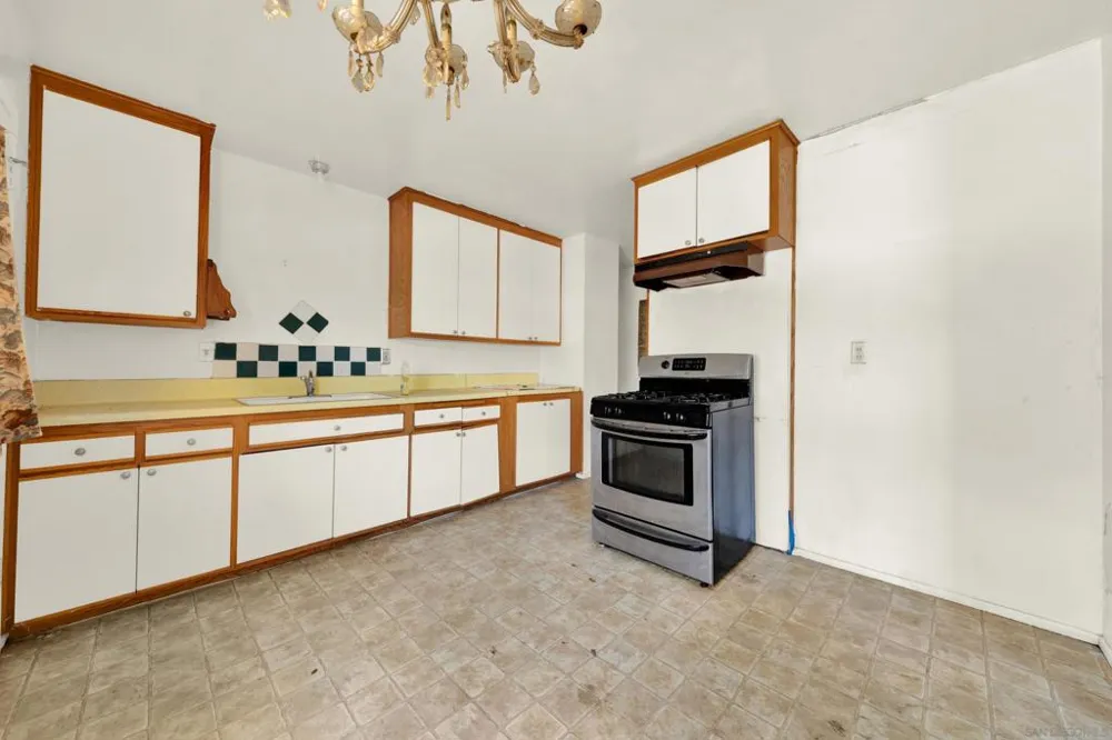 138 Old Oak San Diego, CA 92114