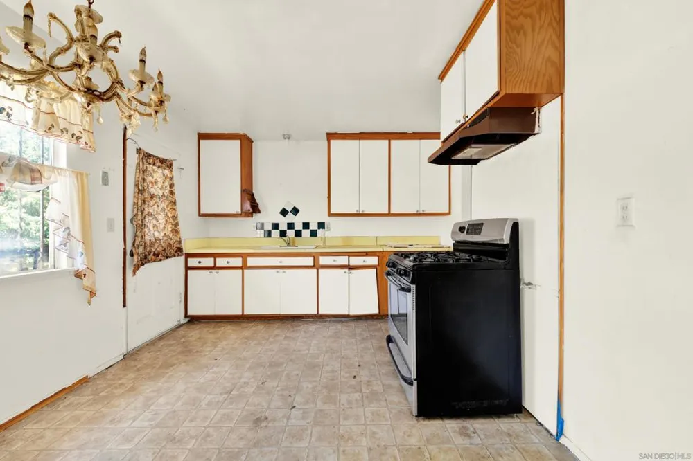 138 Old Oak San Diego, CA 92114