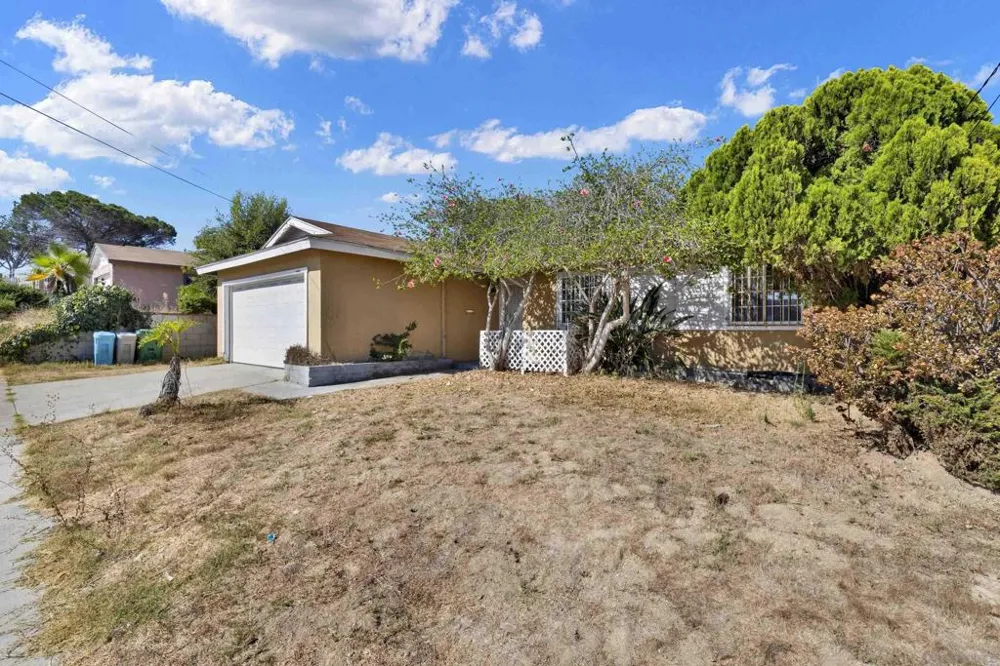 138 Old Oak San Diego, CA 92114