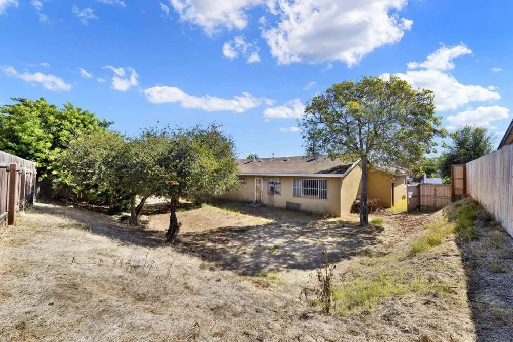 138 Old Oak San Diego, CA 92114