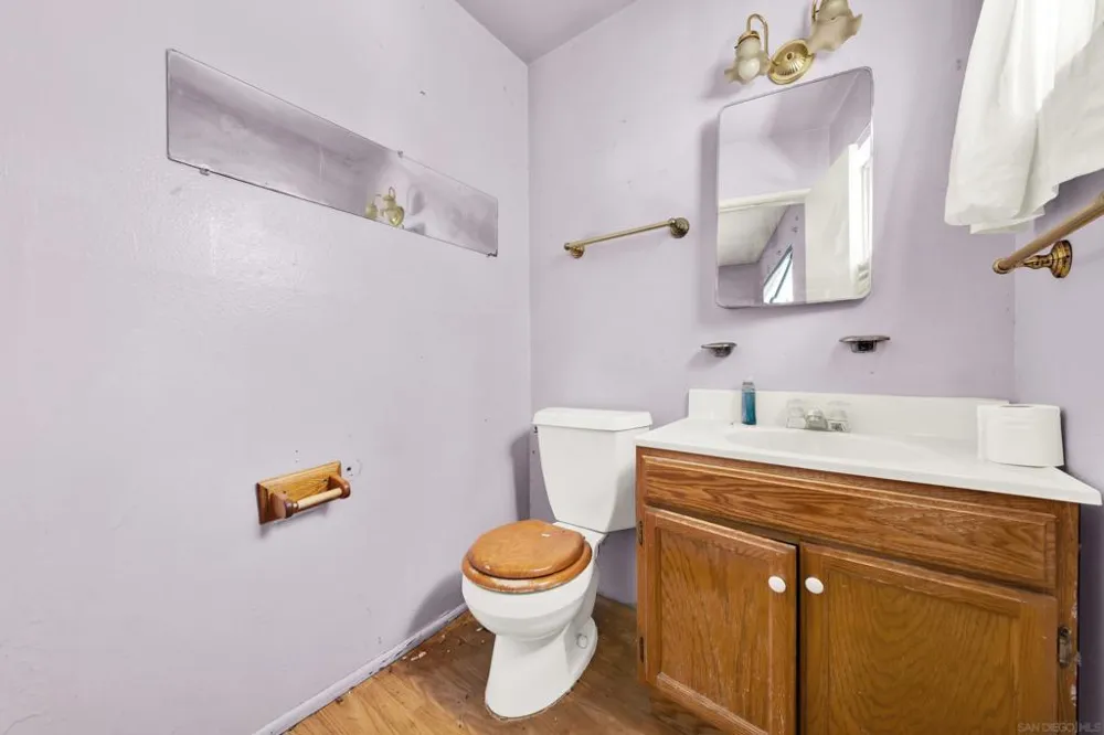 138 Old Oak San Diego, CA 92114