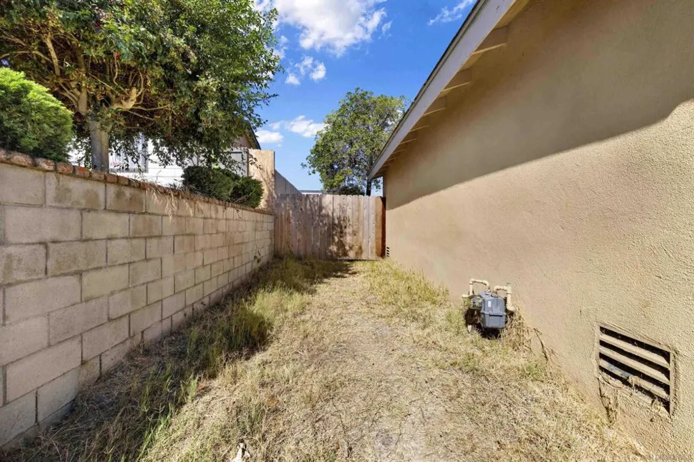 138 Old Oak San Diego, CA 92114