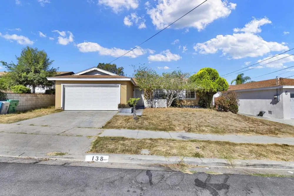 138 Old Oak San Diego, CA 92114