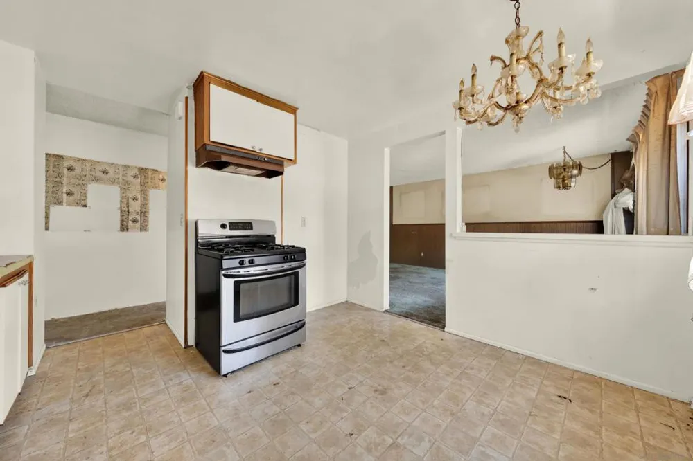 138 Old Oak San Diego, CA 92114