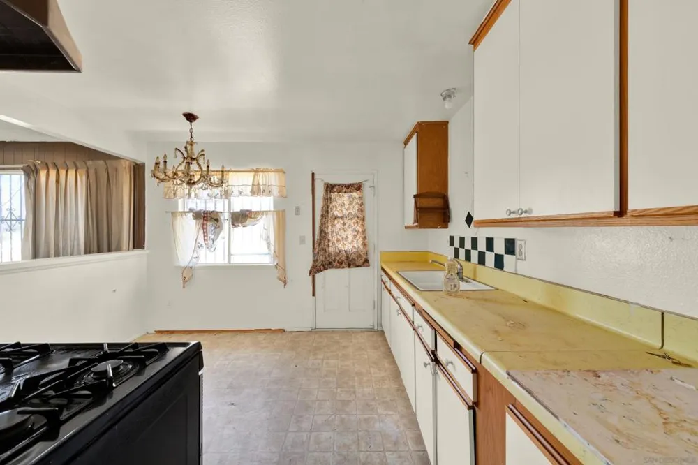 138 Old Oak San Diego, CA 92114