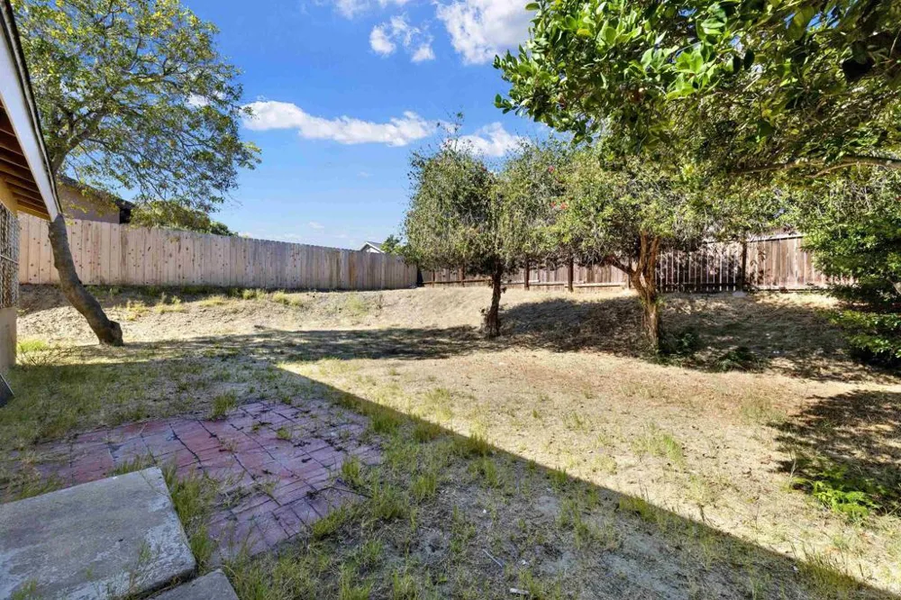 138 Old Oak San Diego, CA 92114