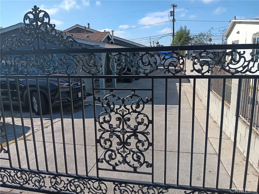 11136 Keswick Street Sun Valley, CA 91352